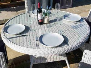Four seater round outddor dinning set