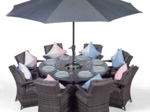 Eight seater round outddor dinning set